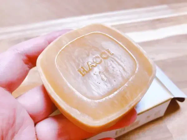【すご…もっちり&しっとり 】ハチミツ石鹸  固形石鹸派から絶大な人気を誇る「HACCI」の「はちみつ洗顔石鹸」。これマジでいいです。パッケージも可愛いし、プレゼントにもむちゃくちゃおすすめ! #買ってよかった 
