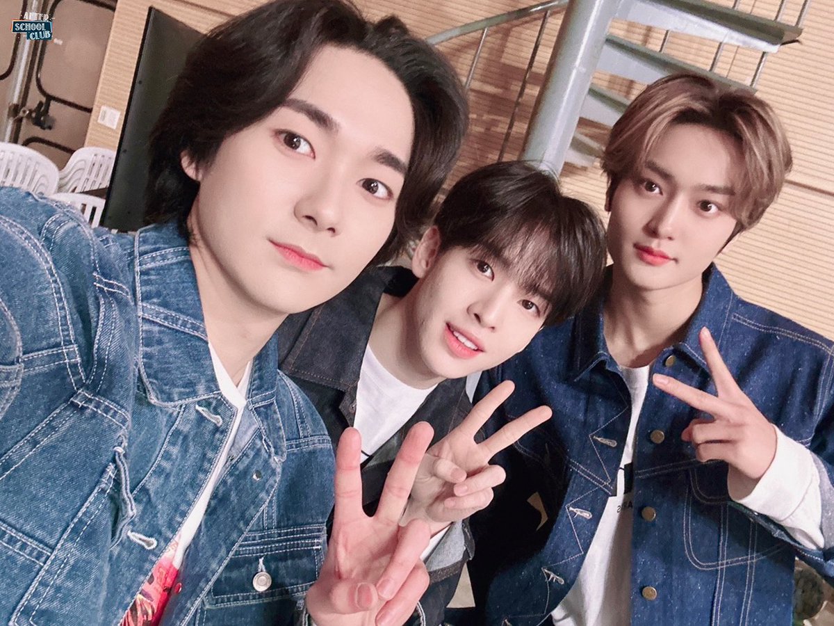arirang_ASC's tweet photo. [MC]
⠀
와글바글 강아지들의 셀카 타임 📸
⠀
@ 🐶 @CRAVITYstarship https://t.co/1wzwx25Erd