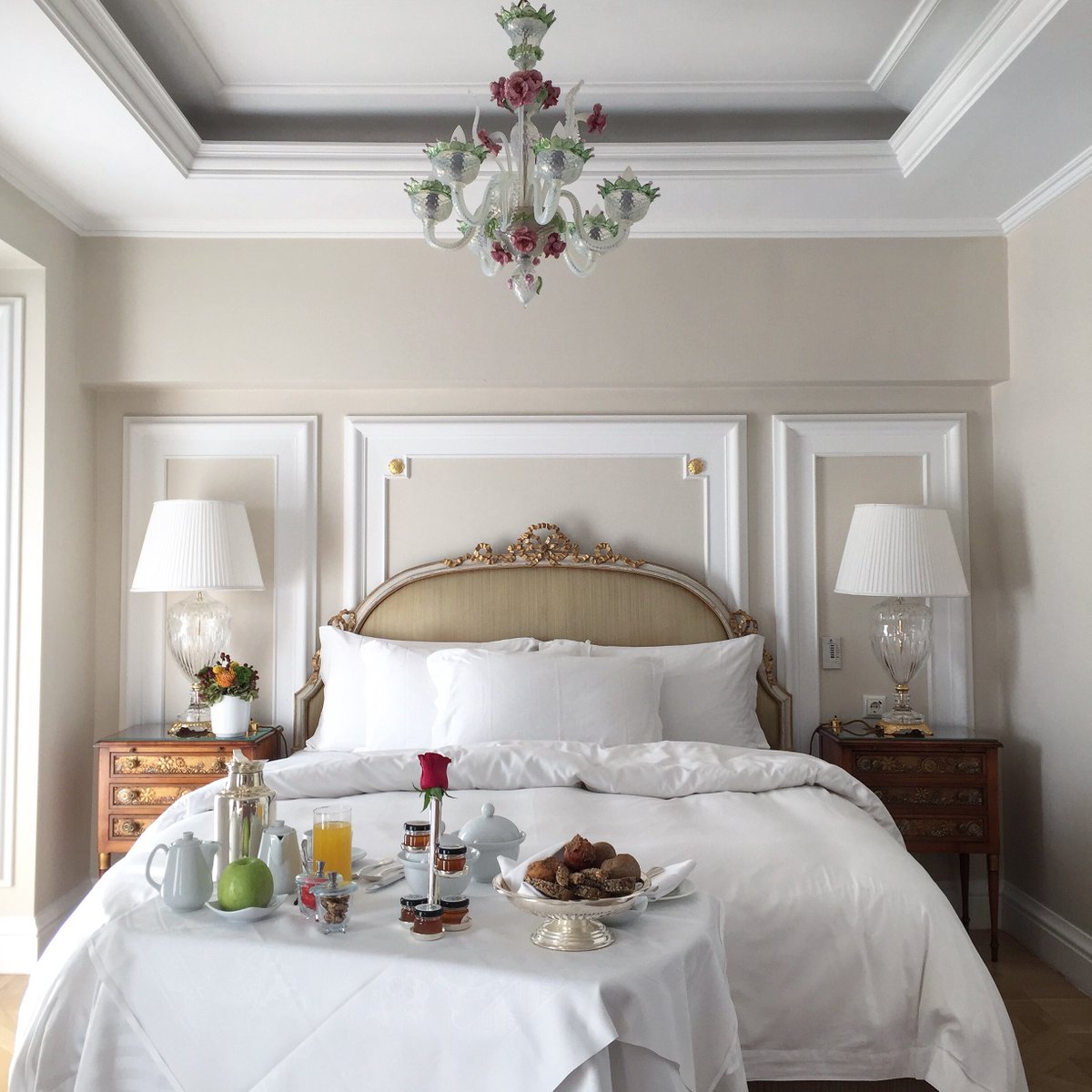 kinggeorgeath's tweet photo. Start your day refreshed with a sumptuous breakfast in the comfort of your room. 
 
#kinggeorgeathens #theluxurycollection #athens https://t.co/gmZ8A0xfmm