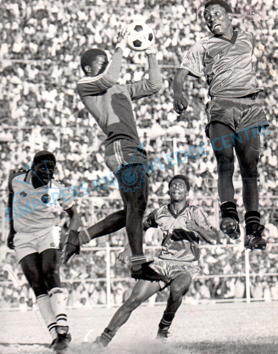 #LookingbackTuesday Stanley Ndunduma (right) and Shacky Tauro (centre), challenging Zambian Keeper Ken Mwape for the ball during the Africa Cup of Unity match at Rufaro Stadium. MTSRIP. Date of publication: 9 June 1981 Source:@ZimpapersByo