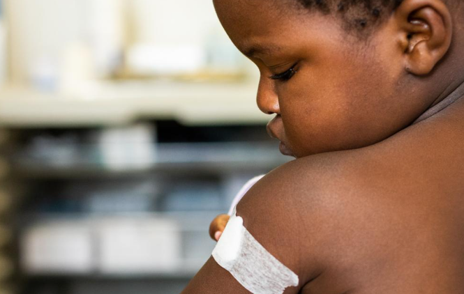 UNinSouthAfrica's tweet photo. Now more than ever, it is important to ensure children are up-to-date with their routine immunisations. #DYK, in SA🇿🇦, every newborn baby receives the free #RoadtoHealth booklet that provides parents & caregivers with crucial healthcare information for their child.
#Zwakala https://t.co/Yn2YcV1mZP