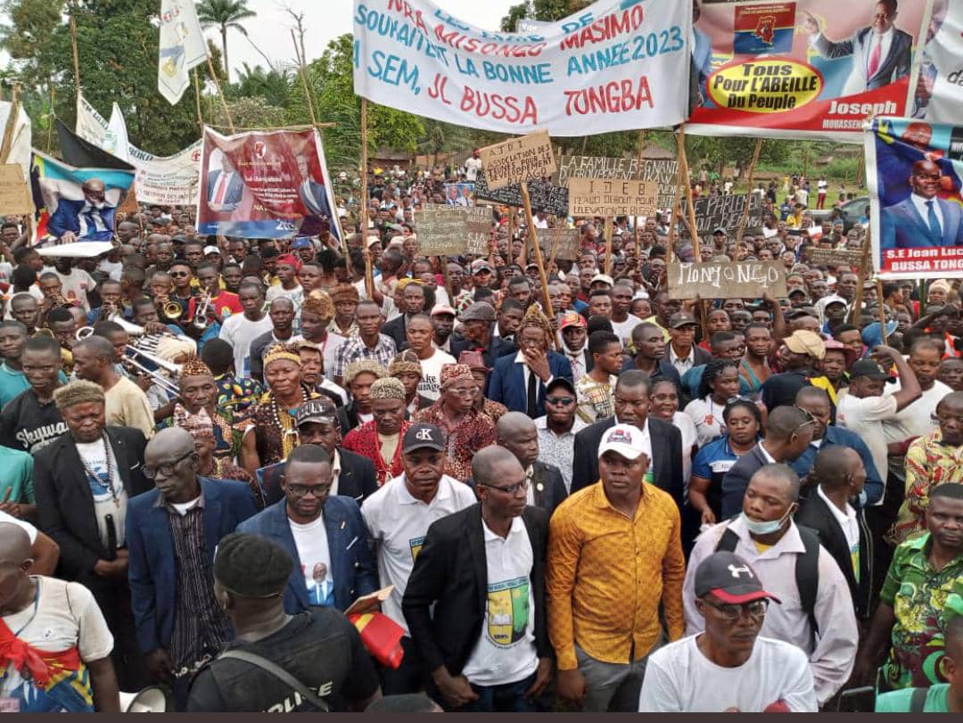 calvin_dase9's tweet photo. Dans son Ndolo-Liboko natal à #LIKAW, Jean-Lucien Bussa triomphalement accueilli ce 09 Janvier 2023. https://t.co/nDlHf0xiAa