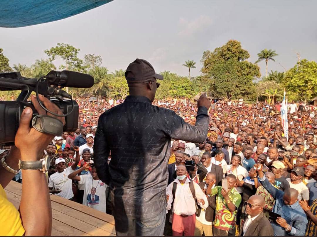 calvin_dase9's tweet photo. Dans son Ndolo-Liboko natal à #LIKAW, Jean-Lucien Bussa triomphalement accueilli ce 09 Janvier 2023. https://t.co/nDlHf0xiAa