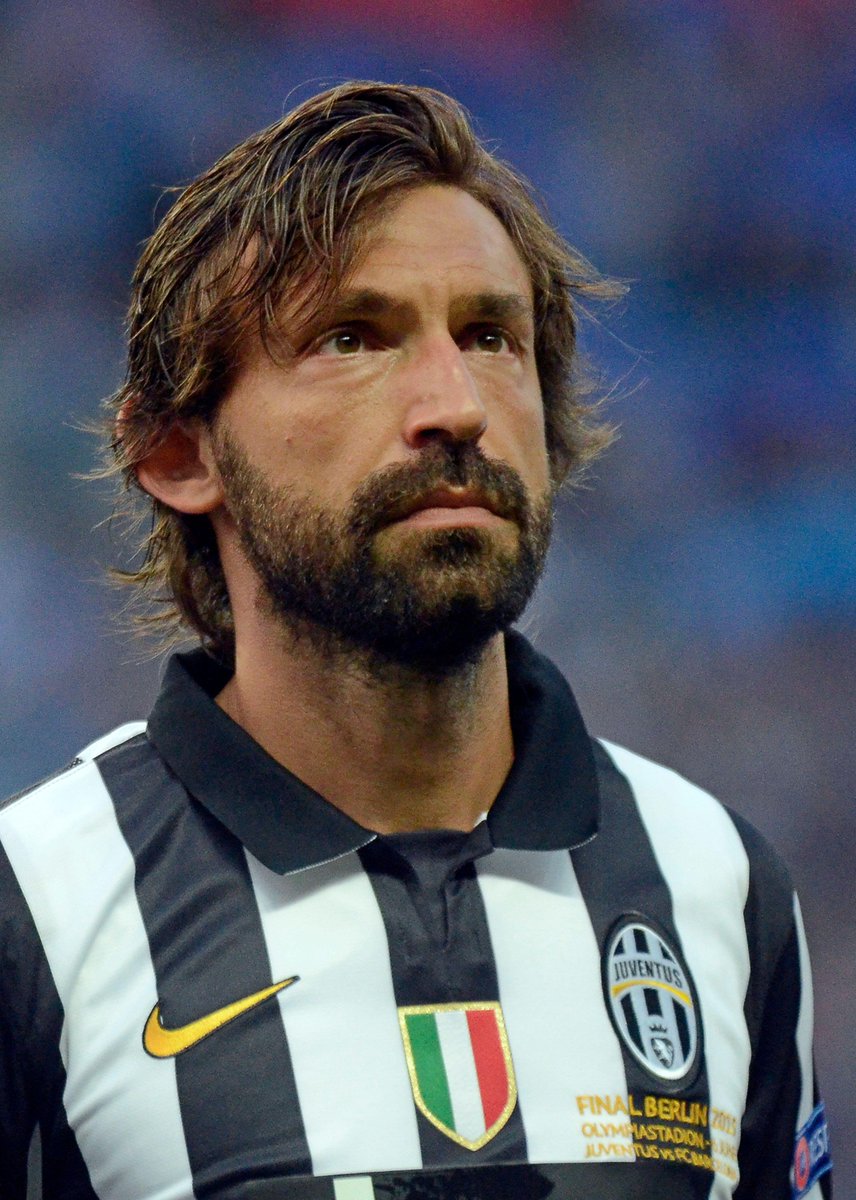 Footballtweet's tweet photo. AC Milan chose not to renew Andrea Pirlo's contract in 2011 because they thought he was too old. He was 32.

Pirlo then signed for Juventus on a free transfer and won Serie A Player of the Year for three seasons in a row. A record still unmatched today.

Class is permanent. ❤️ https://t.co/AdXTy6miiu