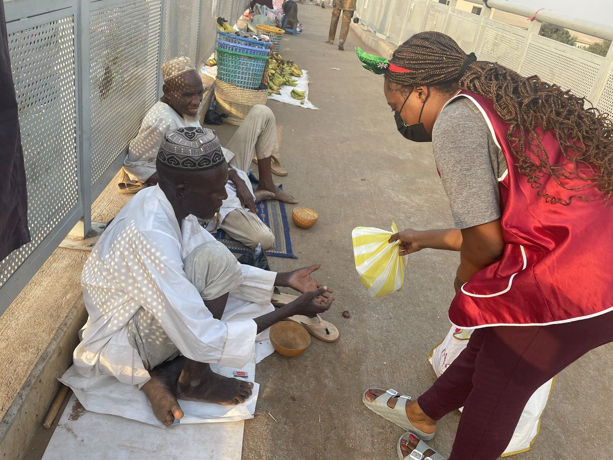 legon_leo_club's tweet photo. On December 26,2022, Leos spent their Boxing Day preparing and sharing hot meals to the less privileged people at Madina and New Jersey.
60 people were served on that day.
We thank all donors for making this successful.
#lunchinabox
#legonleo
#weserve
#leodistrict418 https://t.co/81U58n6nj2