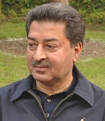 HassanMujtbaSyd's tweet photo. Chief Election Commissioner has promoted to SHO issuing arrest warrants and threatening Imran Khan. Truth lies in the videos of her wife in that he is blackmailed. 
Lanat hyna? https://t.co/aGDzquPeCE