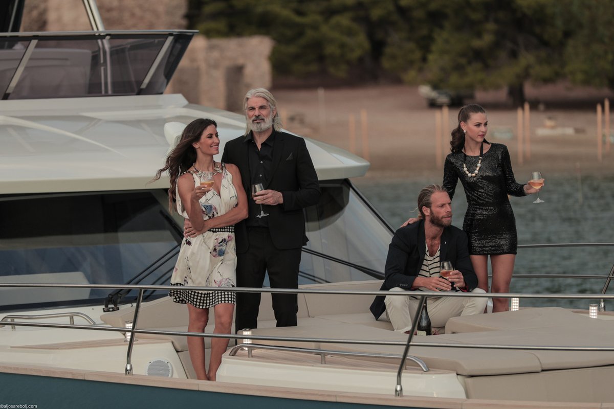 greenlineyachts's tweet photo. Greenline wishes you a happy new year 2023, full of wonderful moments shared with your loved ones on board your yacht!
.
.
.
#OceanClass68 #ResponsibleBoating #SustainableYachting #electricboating #GLlyfestyle #yachtinglifestyle #green #greenline #yachts #Greenlinelifestyle https://t.co/48WaQCyQIT