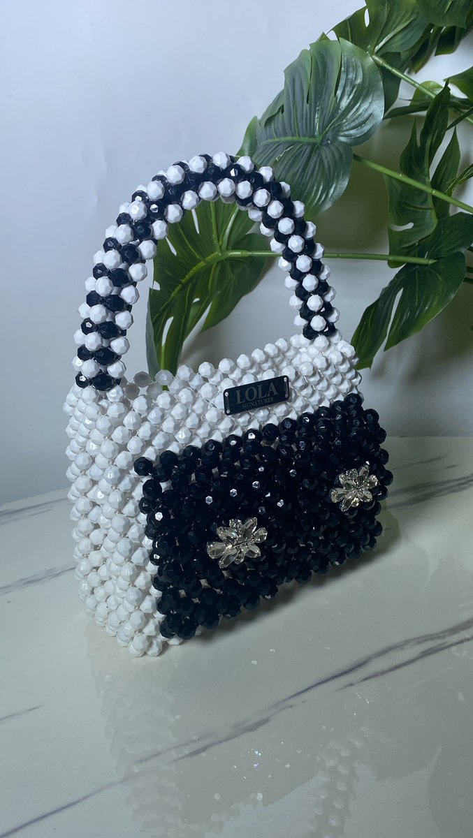 HANDMADE BEADED BAGS tweet media