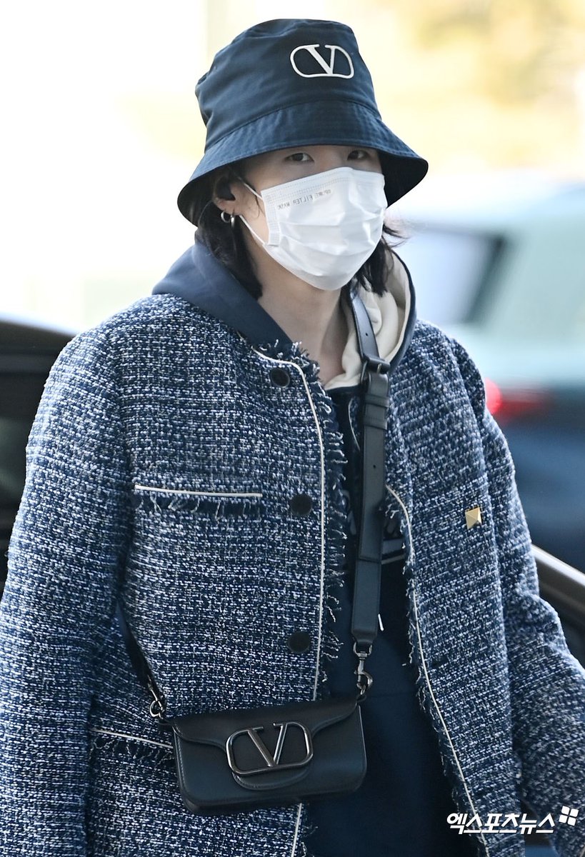 yoongisarchive's tweet photo. have a safe flight ✈️ 💜 https://t.co/uG77RxxF0C