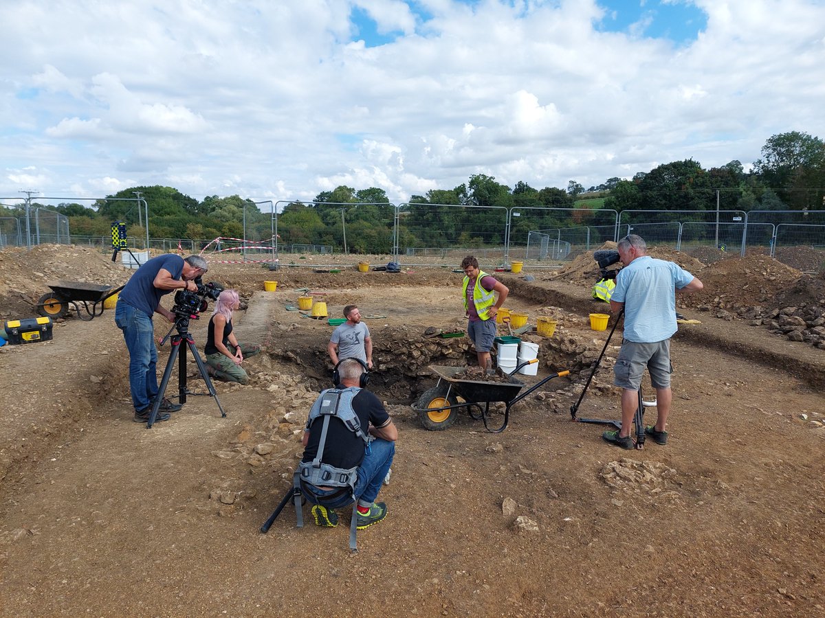 Looking for something to watch? @BBCTwo's #diggingforbritain with @theAliceRoberts is back. ULAS has two sites featuring in this series, the #rutlandromanvilla and the #EnderbyShield. Find out more here le.ac.uk/news/2023/janu…
#Leicestershire #Rutland #archaeology #Roman
