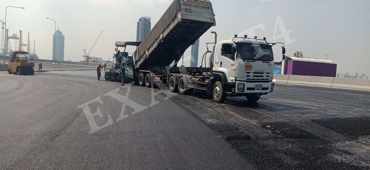 Rama3Ring's tweet photo. งานปรับระดับผิวจราจร (para asphaltic concrete) บริเวณด่านบางโคล่ 1 ครับ👷🏗👷 #ช.การช่างห่วงใยใส่ใจสิ่งแวดล้อม #งานก่อสร้าง #ทางด่วน #เบี่ยงจราจร #exatrama3c4project https://t.co/5275soXAe3
