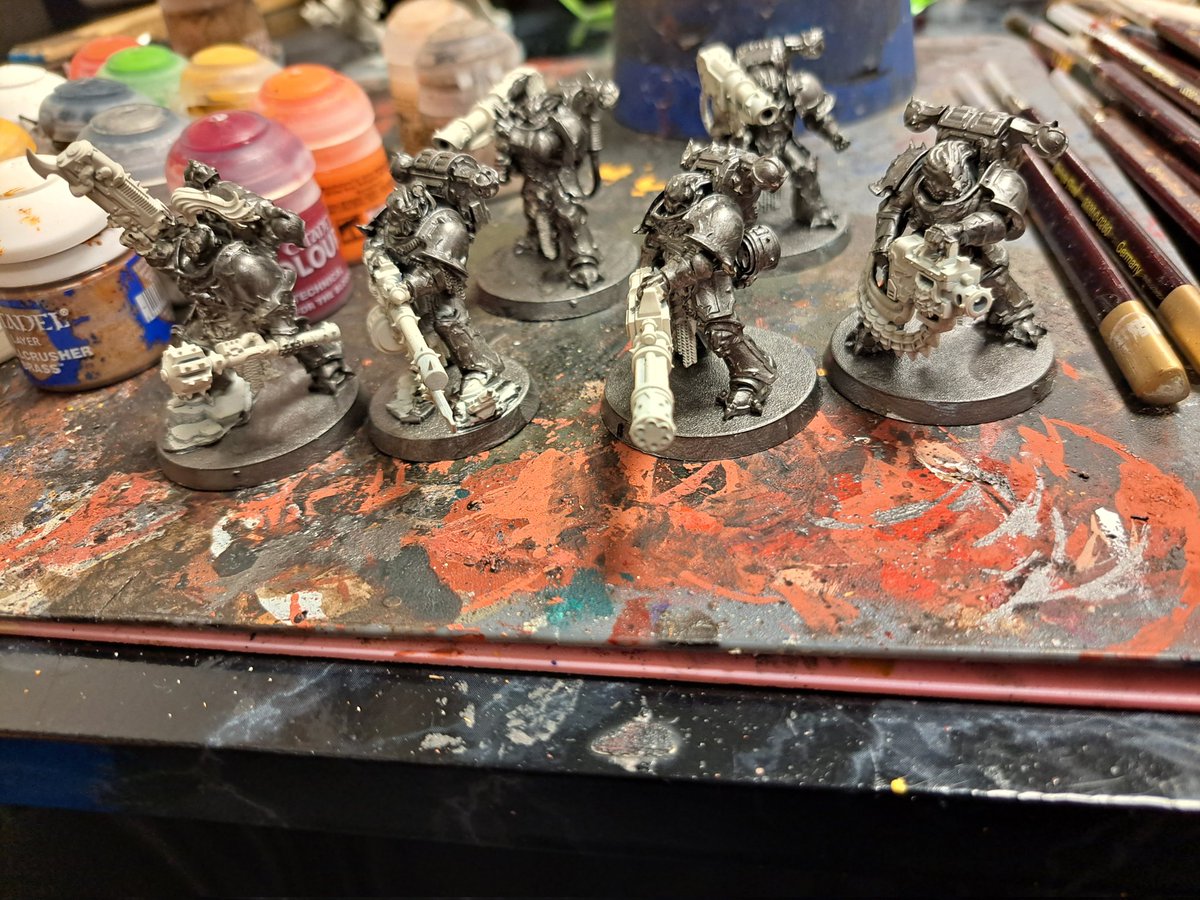 Here is my squad of heavy weapons team,unsure which model to start with first but did base em first of course
#warhammerpainting 
#warhammerchaos #warhammerconversions #warhammer_40k 
#warhammerironwarriors #warhammercommunity
#warhammer40k 
#warhammer40kpainting