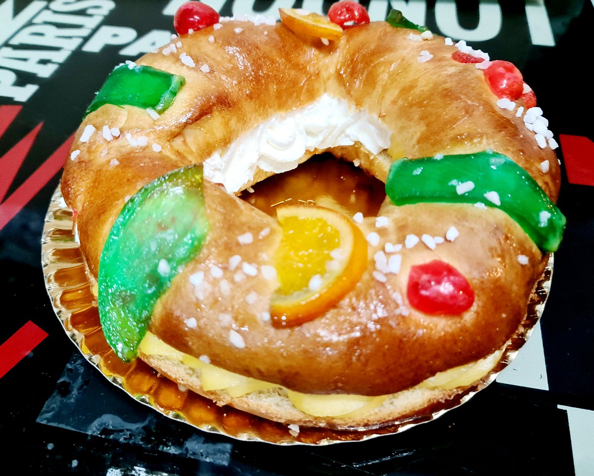 CoopdeCap's tweet image. Un delicioso y exquisito regalo de Reyes de PANADERIA L'ESPIGUETA para las familias de #ComidaSolidaria  de nuestro #TupperDay!!! Miles de gracias!!!! 🥰🥰🥰