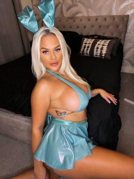 RT if you like side boob https://t.co/5KXE8xcF9n