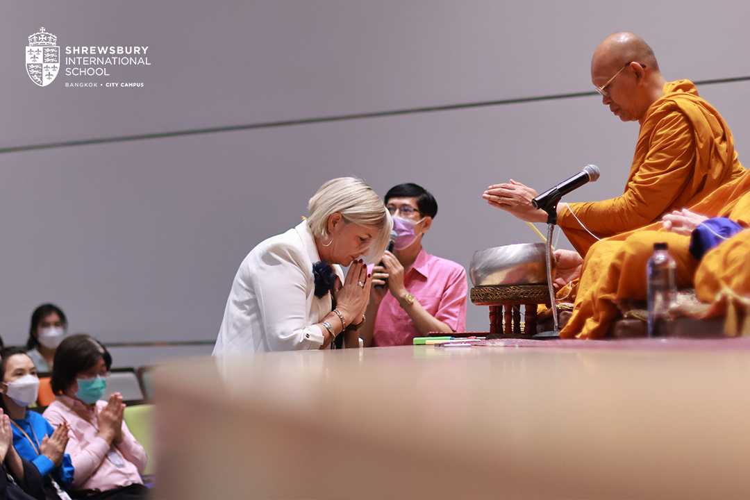 SHBcitycampus's tweet photo. Welcome back to Term 2! We started our first day back at school with merit-making to the monks for a prosperous new year. It's going to be another fantastic term, City Campus!

#ShrewsburyCityCampus #HPNY2023 #MeritMaking #Term2 #BackToSchool https://t.co/rKfPq1LVXa