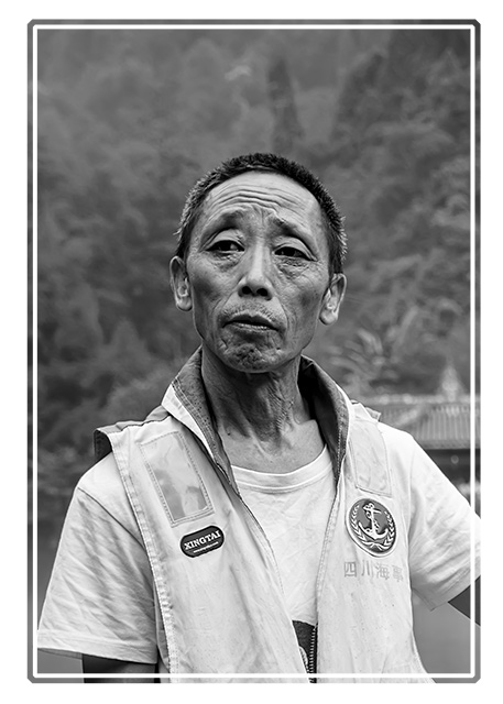 photos_dsmith's tweet photo. A #rudder #operator controls his #boat #ferrying #tourists and #locals across a lake in #Chengdu #China #Asia #PictureOfTheDay #vacation #tour #tourism #travel #bnw #monochromephotography #travelphoto #worldtravelpics #portraiture #travelscenes see more at https://t.co/VilcfnO0ps https://t.co/GBniU9W5bs