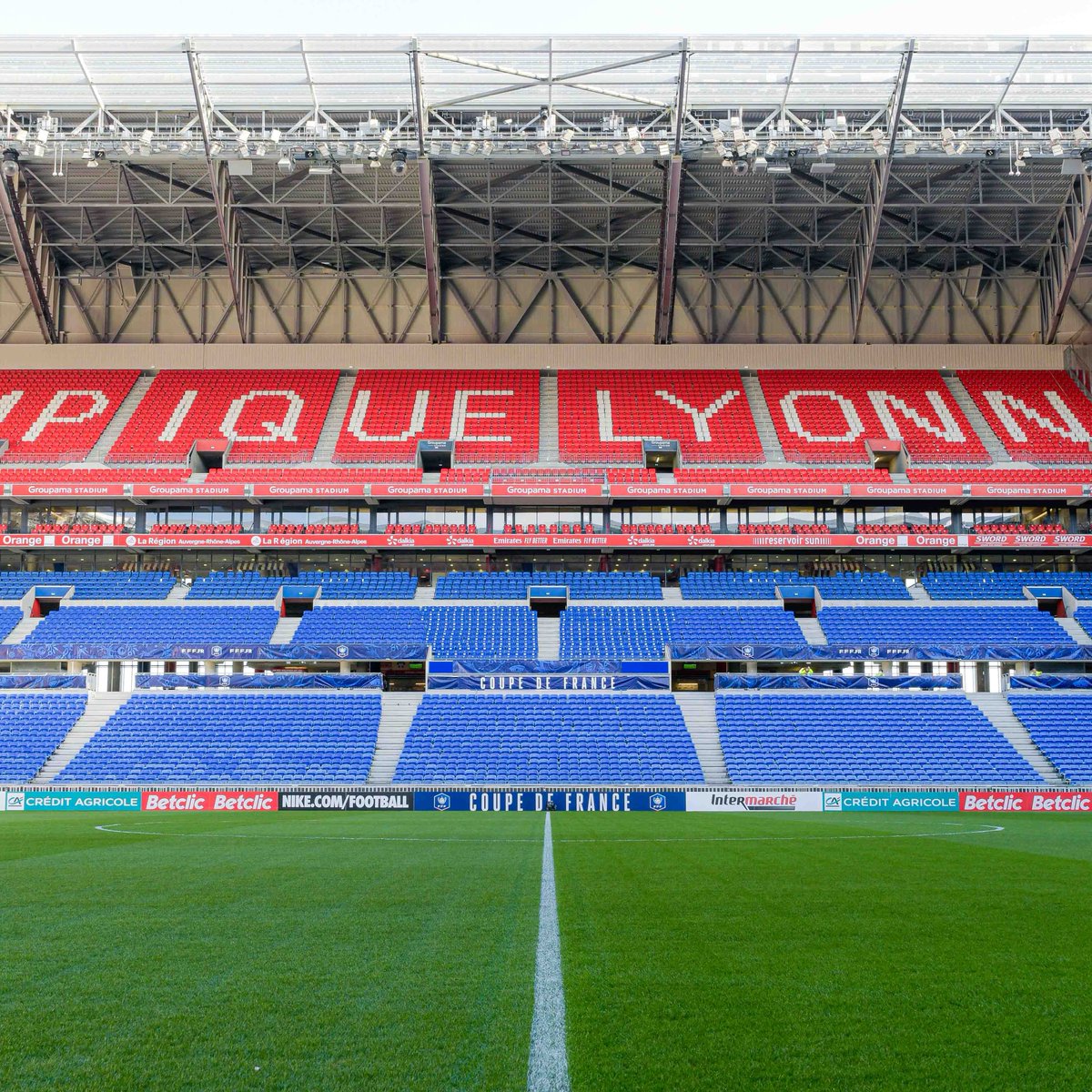 OL's tweet photo. 🚨 Notre 1/16 de finale de @coupedefrance face à notre club partenaire @ChambeSF se jouera au @GroupamaStadium. 

On se donne rendez-vous le samedi 21 janvier à 20h45 les Gones ! 🔴🔵

➕ d'infos ici 👇
https://t.co/9C3xY0duFR https://t.co/9KCl425mqu