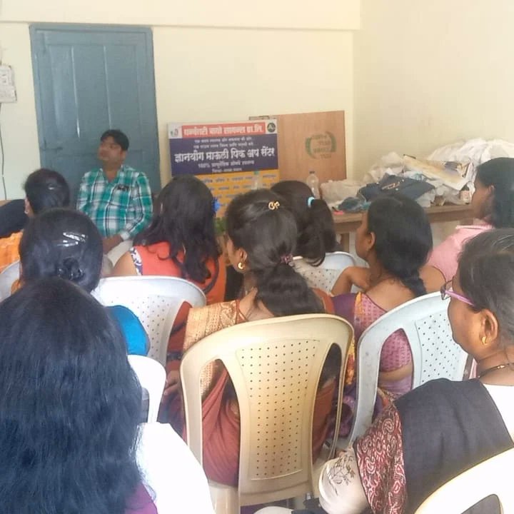 JFoundation's tweet photo. Jeevan Welfare Foundation 
Awareness and Demo of jeevan feel easy sanitary napkin done by bhandara branch mr jitendra khandekar dc shulbha bhasme dc pornima badole and all FO
#Bhandara 
#maharashtra 
#nagpur #needypeople #education #ngo #help #womenempowerment #children #donation https://t.co/iAuLftjQSl