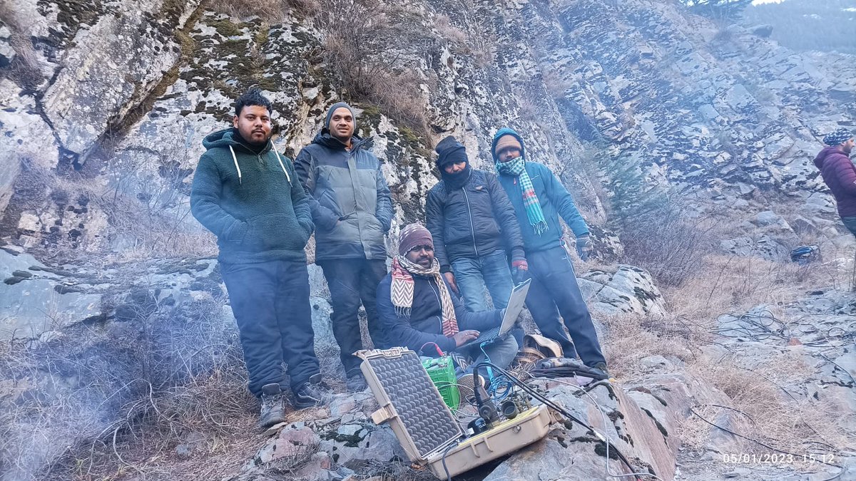 csmrsdelhi's tweet photo. CSMRS team conducting MASW geophysical investigations at dam site of Reoli Dugli Hydroelectric Project, Himachal Pradesh.
#MASW
#ReoliDugliHydroelectricProject
#HimachalPradesh https://t.co/AQfJAp2WzL