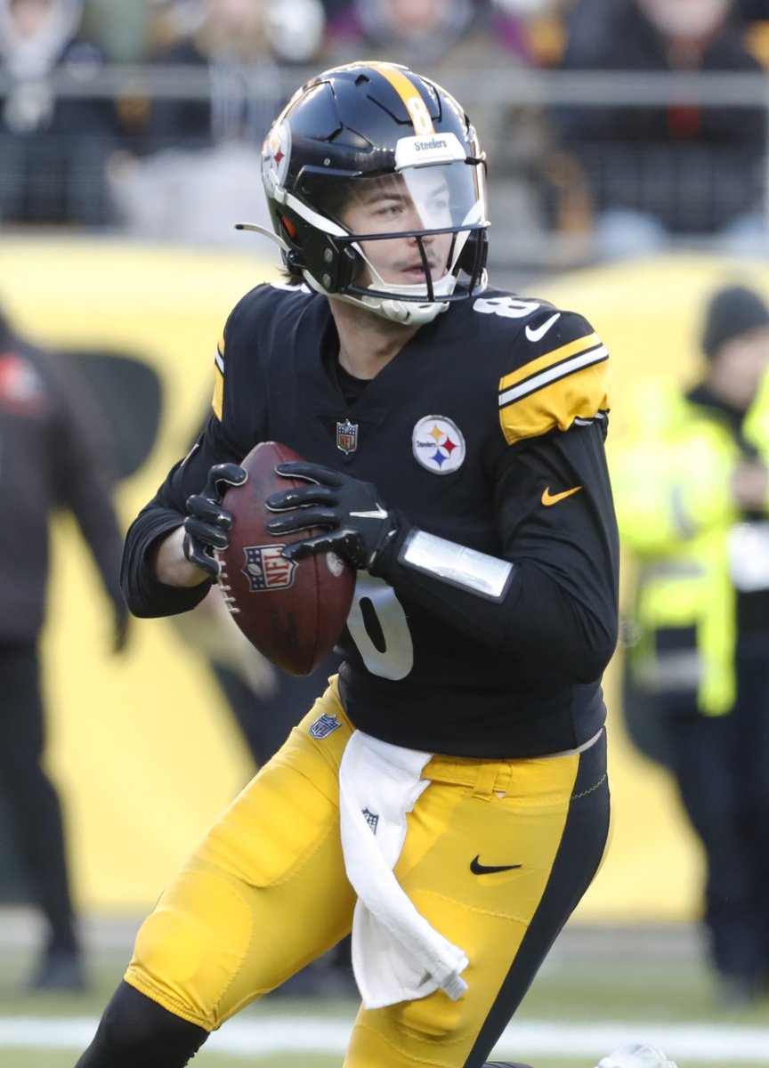 PFF_Steelers's tweet photo. Highest graded QBs since Week 12:

🥇 Josh Allen - 90.9
🥈 KENNY PICKETT - 90.1 https://t.co/rtwQqieVLL