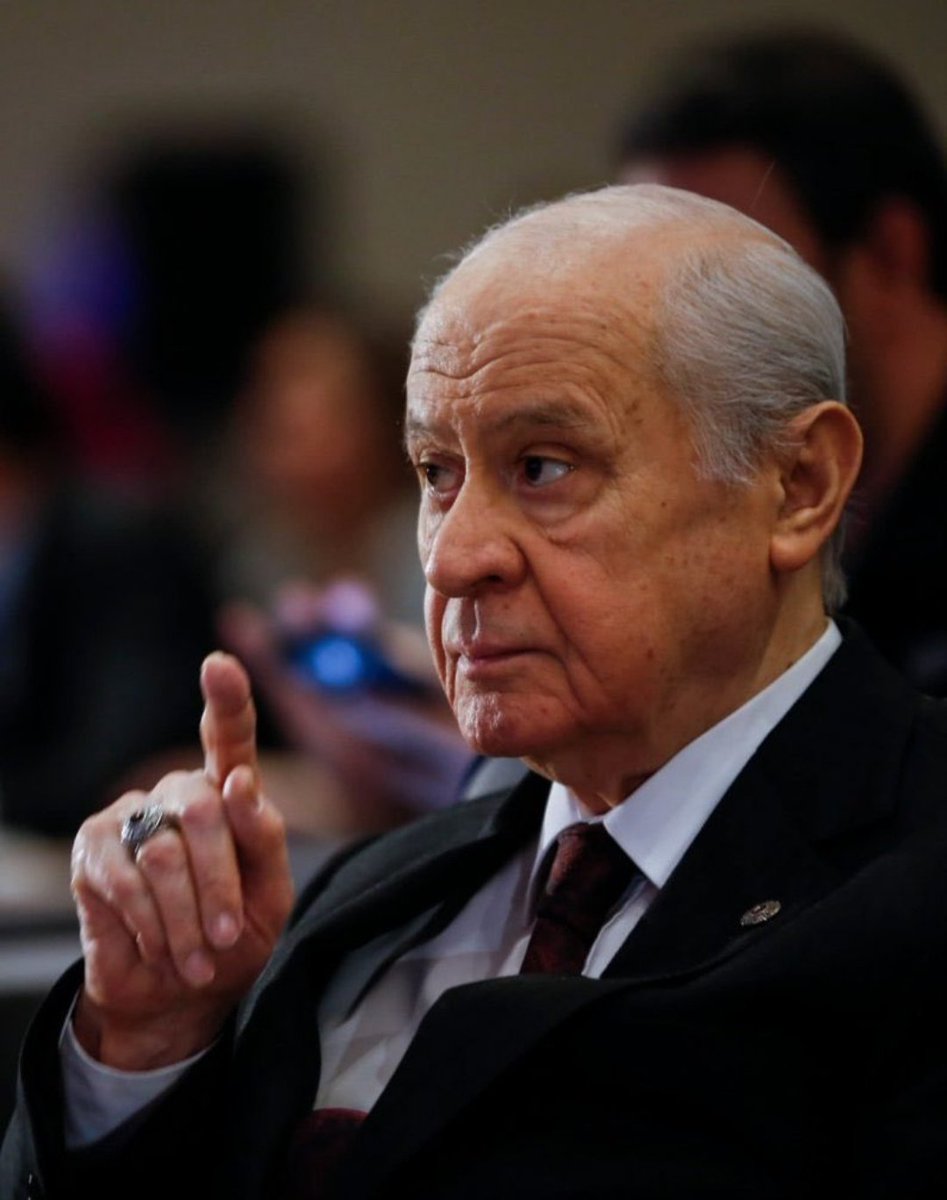 Elbette bu kutlu yolculuk ikna edilmişlerle değil inanmışlarla, kapı arasından bakanlarla değil kapıyı omuzlayıp içeri giren Serdengeçtilerle yürünmüş bundan sonra da böyle olacaktır.
Devlet Bahçeli