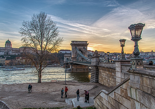 djw799's tweet photo. New artwork for sale! - "Sunset at the Szechenyi Chain Bridge" - https://t.co/JE4h1yR5BZ @fineartamerica https://t.co/zCSOGkbjCN