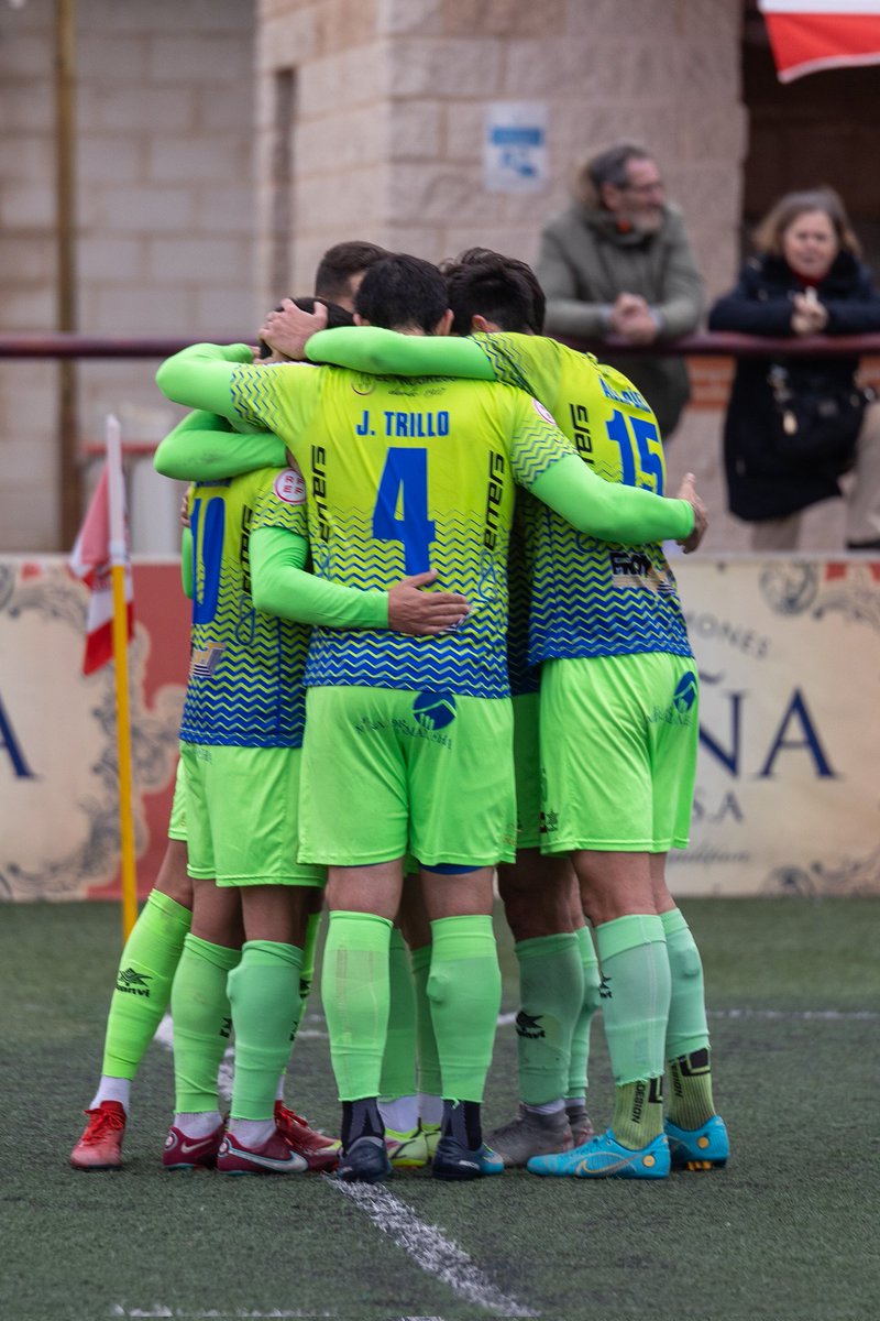 🔝  P I Ñ A 🍍
🤍💙⚽🤍💙

📸 Jesús García