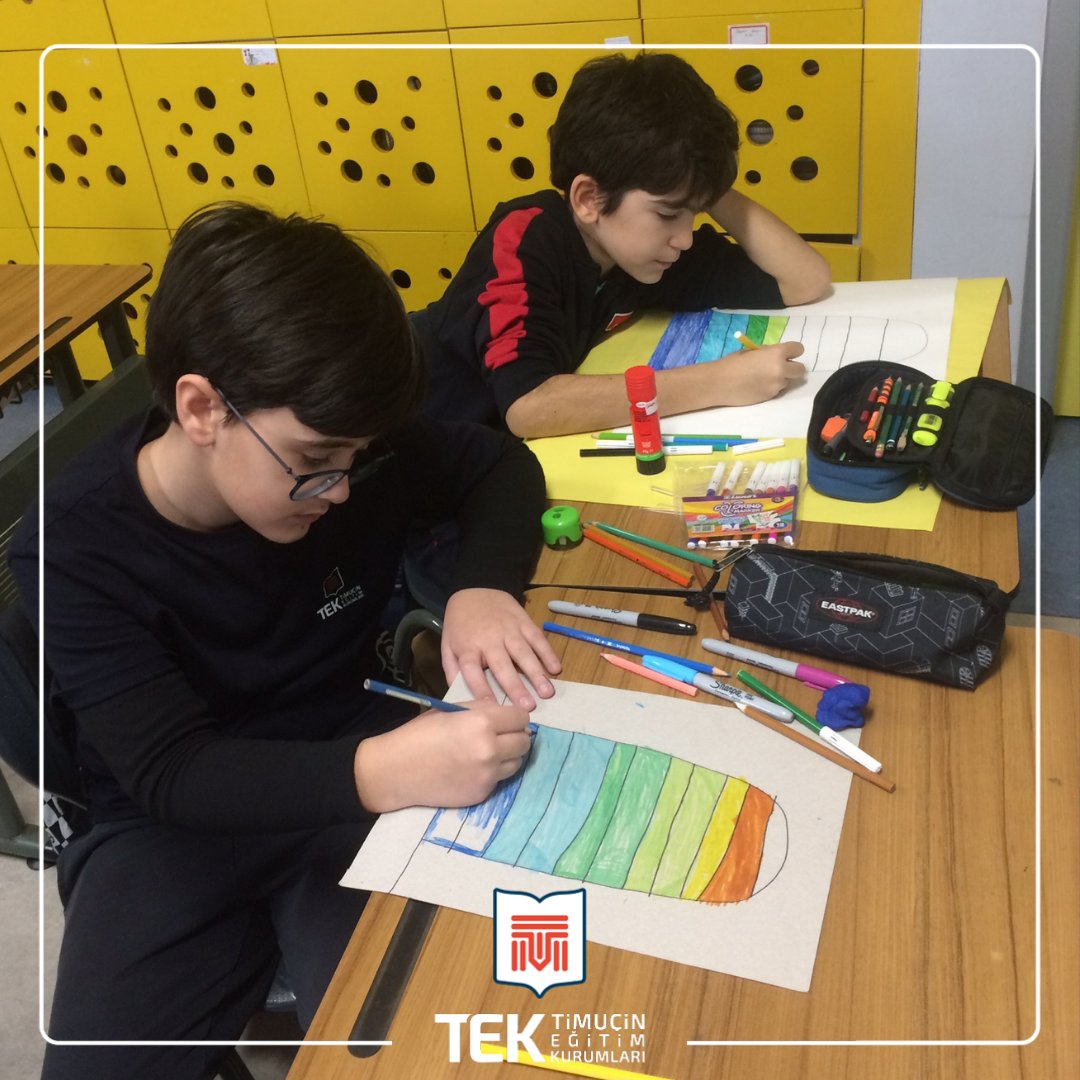 tekokullari's tweet photo. 5.sınıf öğrencilerimizle sosyal bilgiler dersinde oyun hamurları ile yeryüzü şekilleri yaptık. Fiziki haritalardaki renk basamaklarını çizerek ve boyayarak etkinliğimizi tamamladık.😊 https://t.co/fuSdvcOslv