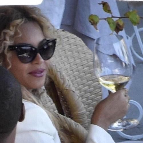 oxejoab's tweet image. A Beyoncé não mentiu quando disse para VOGUE:
“Você pode decidir o que significa sucesso para si próprio. Ser número #1  não significa ter melhor qualidade e o sucesso comercial certamente não significa ter impacto. A moeda cultural é inestimável."  #CUFFIT