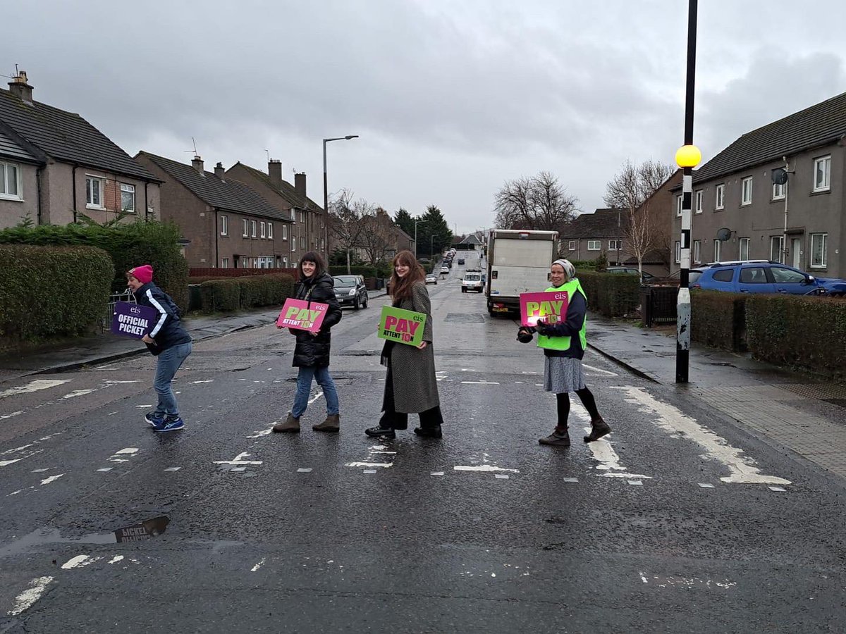 tweety6380's tweet photo. Having a bit of fun on our picket line at Ferryhill Primary School today @EIS #PayAttention #tenpercent #eis https://t.co/uFu3DeBm1o