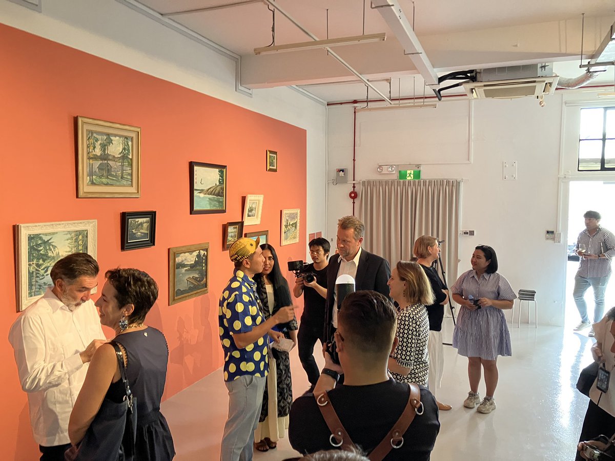 IwonaPiorkoEU's tweet photo. Closing celebration of #EUASEAN45 with inaugural exhibition of SEA AiR - Studio Residencies for Southeast Asian artists in the EU.
 
Happy to have with us for the opening artists Hoo Fan Chon (Malaysia), Citra Sasmita (Indonesia), Vuth Lyno (Cambodia) and our many friends. https://t.co/KKgSYOWjZx