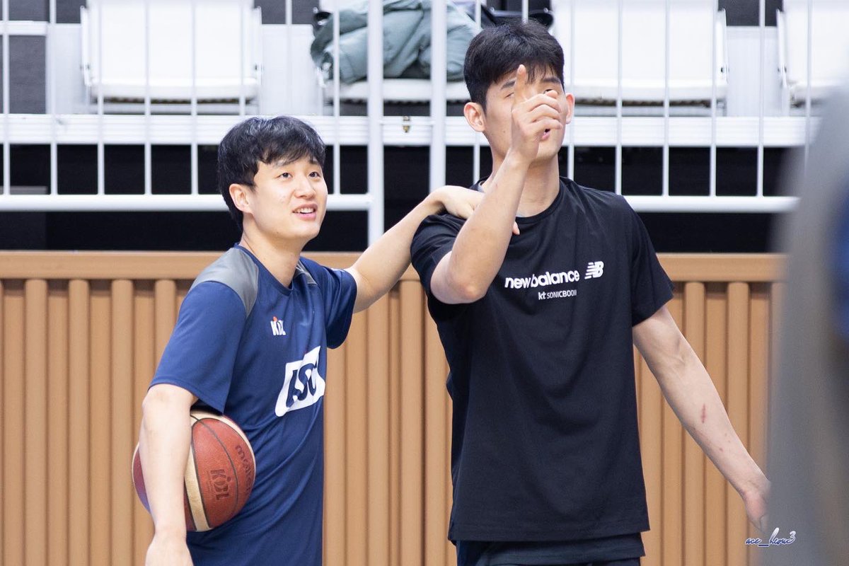 ace_heou3's tweet photo. 가자! 올스타전으로!!! 

#전주 #kcc #농구선수 #허웅 #하윤기 https://t.co/X8Il6BHQ6N