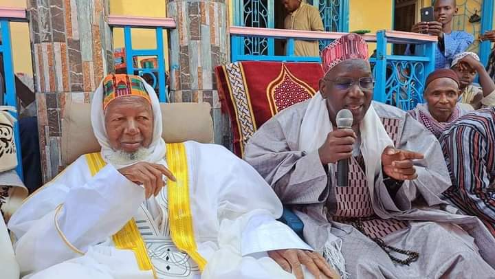 baldseto's tweet image. Ziara de Dionfo (Labé) chez notre cheikh ‘Arif billah Alfa Abdoul Qadiri (qu'Allah le préserve), ou quand les disciples vont rendre visite à leur maître, avec la présence cette année d'un noble hôte, le cheikh Ahmad Mahmud Sharif de l'Université d'Al Azhar.

      ~ Duɗe #Fuuta ~