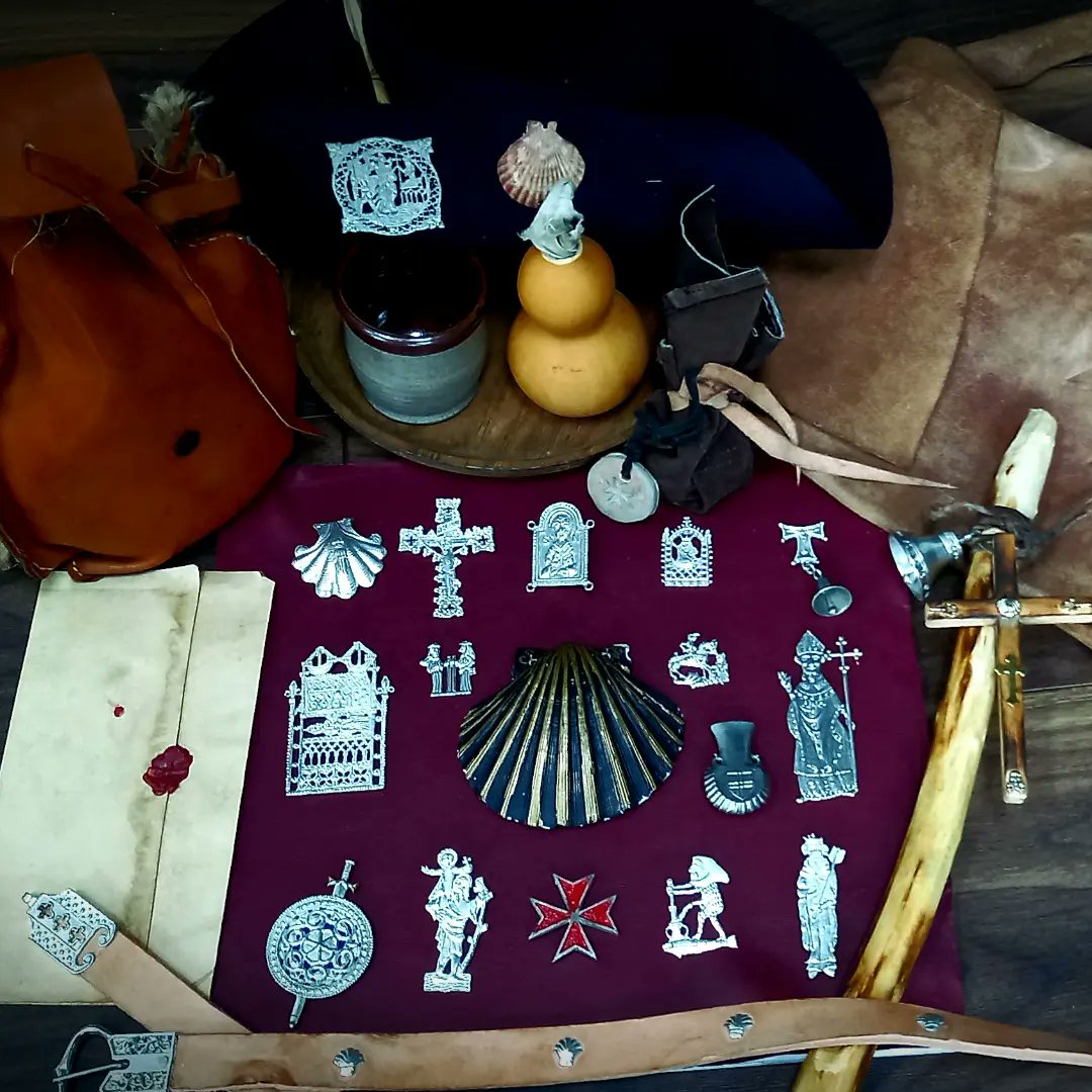HHeduc8's tweet photo. In #Canterbury this morning to talk about #pilgrims #pilgrimages #Palmers #chaucer #crusades #holysite as Del de la Bois of Peckham Priory #workshopsforschools #primaryschoolworkshops #historyworkshops #funworkshops #historyworkshopsforschools https://t.co/Jk2QYxfg9b