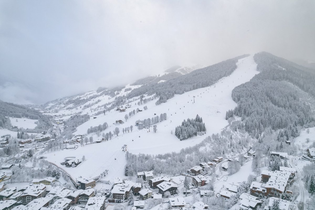 saalbach's tweet photo. Winter ❄️ is back in #saalbach 😍 https://t.co/s9qTrBXAK0