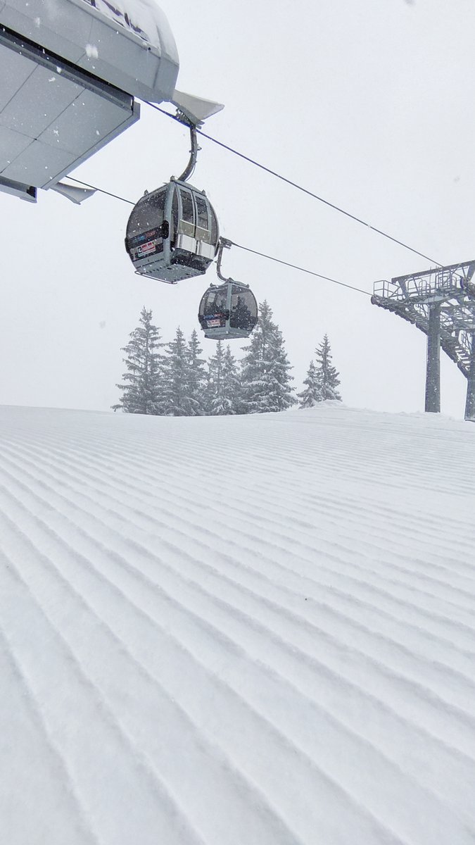 saalbach's tweet photo. Winter ❄️ is back in #saalbach 😍 https://t.co/s9qTrBXAK0