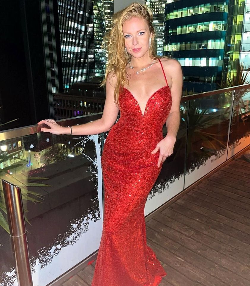 Babaronicom's tweet photo. This dress screams HOT 🔥 ⁠Thanks our babe lostdelphine 
Julie Gown>>https://t.co/PVTEzdrkFk
#babaroni #bridesmaiddress https://t.co/OcrzHM3c4d