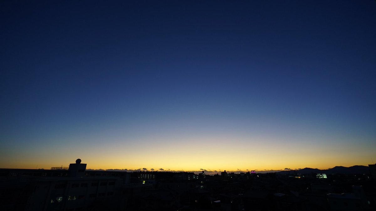 yaoki39's tweet photo. 冬型の気圧配置、太平洋側 20230110-1721
今日は一日快晴
気温5℃、風速>10m/s、寒っ https://t.co/3NTMEi9hz5