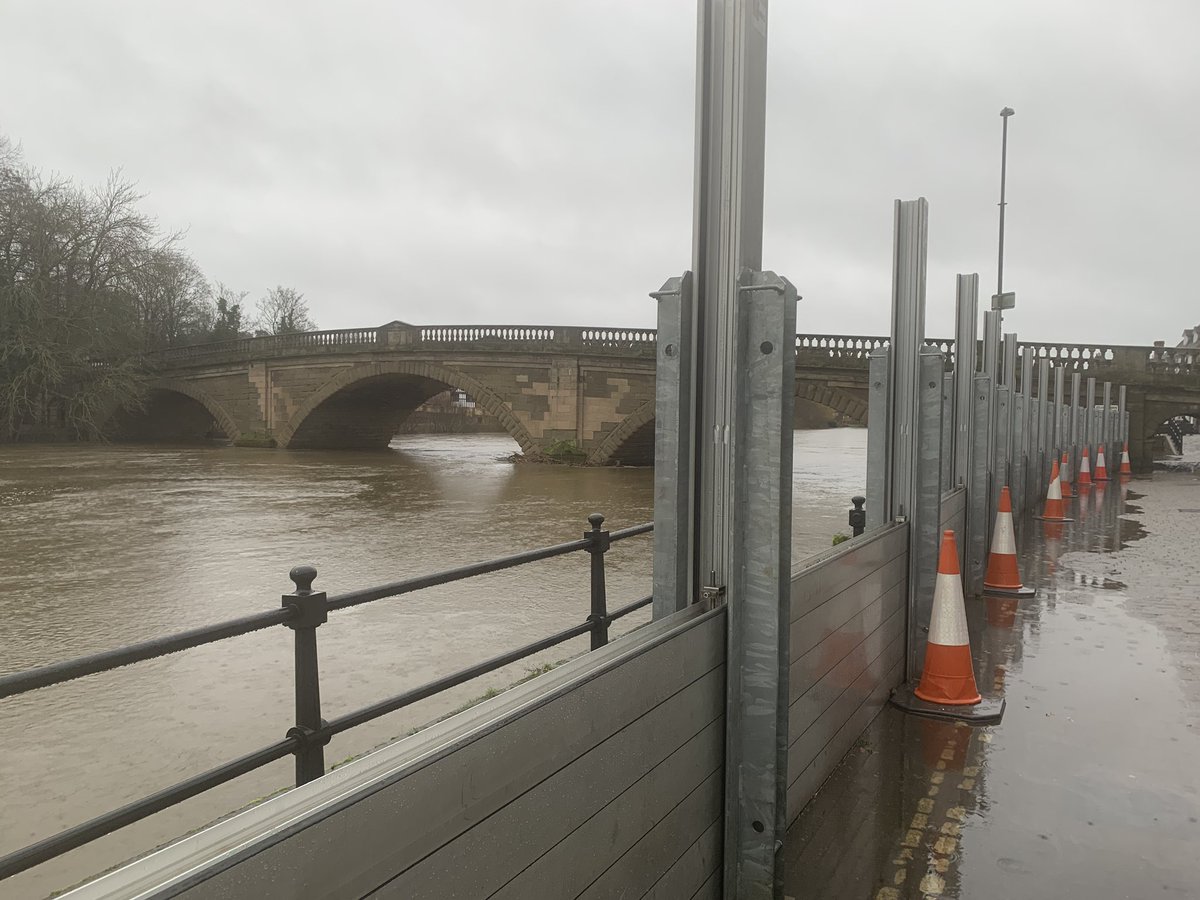 ClareDinnisWWT's tweet photo. The power of the #RiverSevern never ceases to amaze me. 

In #Bewdley today as the team raise the #demountable barriers &amp; talk to the #community about the #forecast https://t.co/8bK4UxkaHC