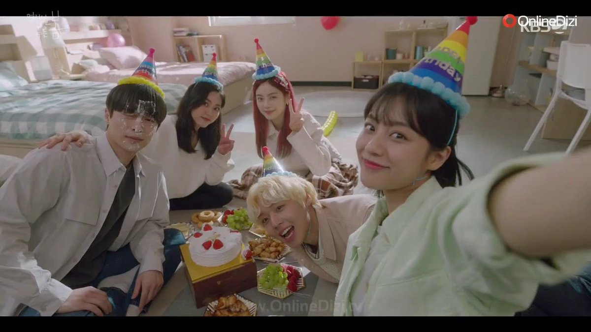 sltnsyldz's tweet photo. Tatlı bi ekip 🎂🎉💗
#bluespringfromadistance https://t.co/Yu4MEr16NG