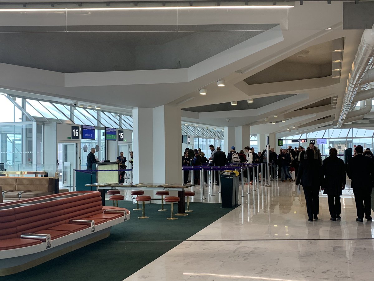 amypratt1110's tweet photo. United has returned to the newly updated T1 @ Charles de Gaulle Airport! Nice job to the CDG team! @SanitaMusselaya @arvind_garcha @AndreaNPunited @DJKinzelman https://t.co/WHKuNHfbLV