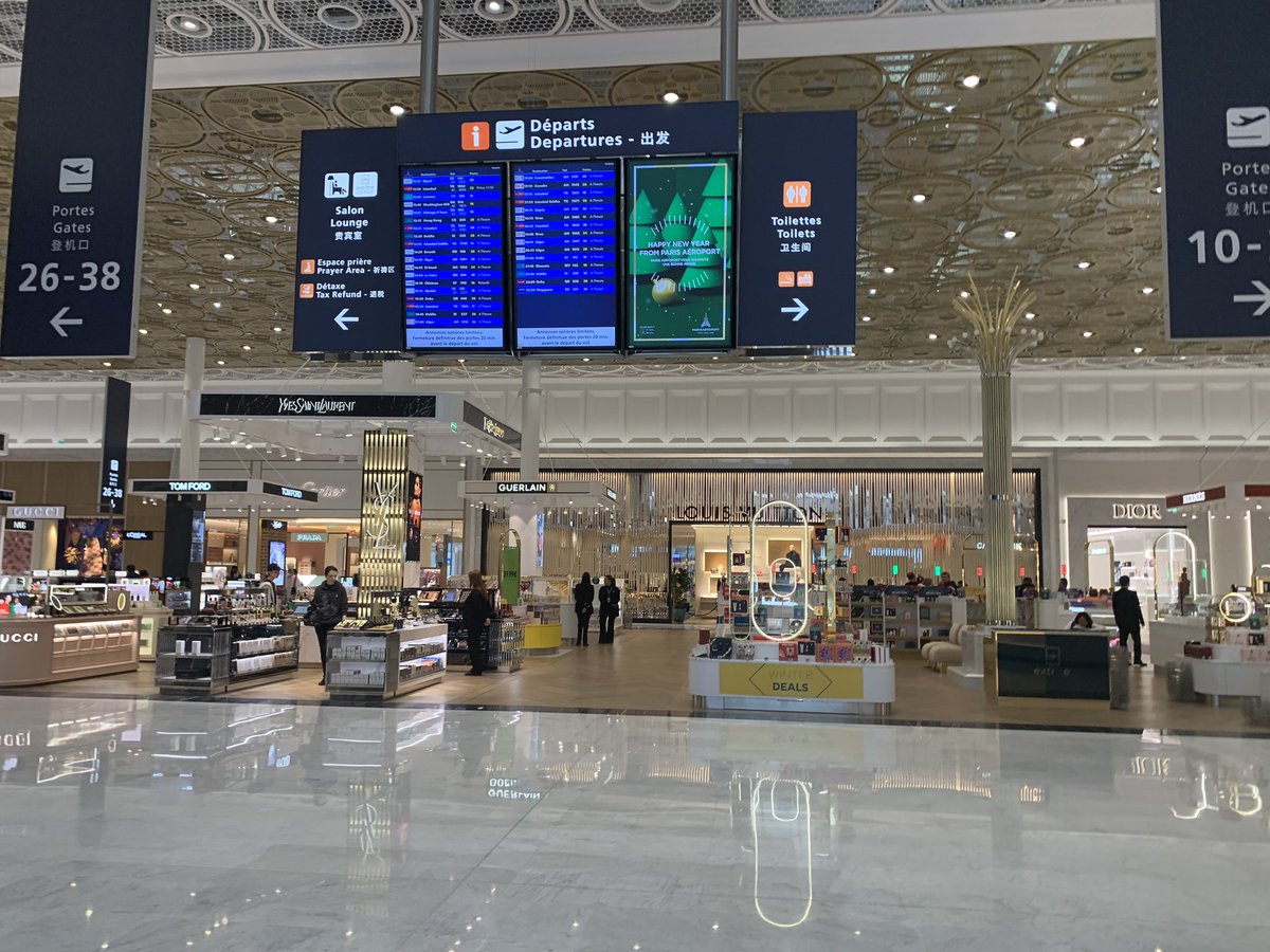 amypratt1110's tweet photo. United has returned to the newly updated T1 @ Charles de Gaulle Airport! Nice job to the CDG team! @SanitaMusselaya @arvind_garcha @AndreaNPunited @DJKinzelman https://t.co/WHKuNHfbLV