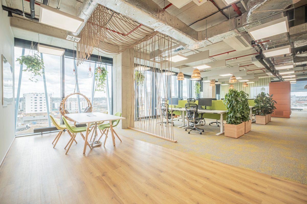 StudioAlliance_'s tweet photo. Some companies are downsizing, decreasing their total office area or the number of workspaces. But what benefits does office downsizing bring and how can companies implement this effectively?

https://t.co/I5tfziHYZp #studioalliance #officedownsizing #workplacetrends https://t.co/vLP5UMNNBv