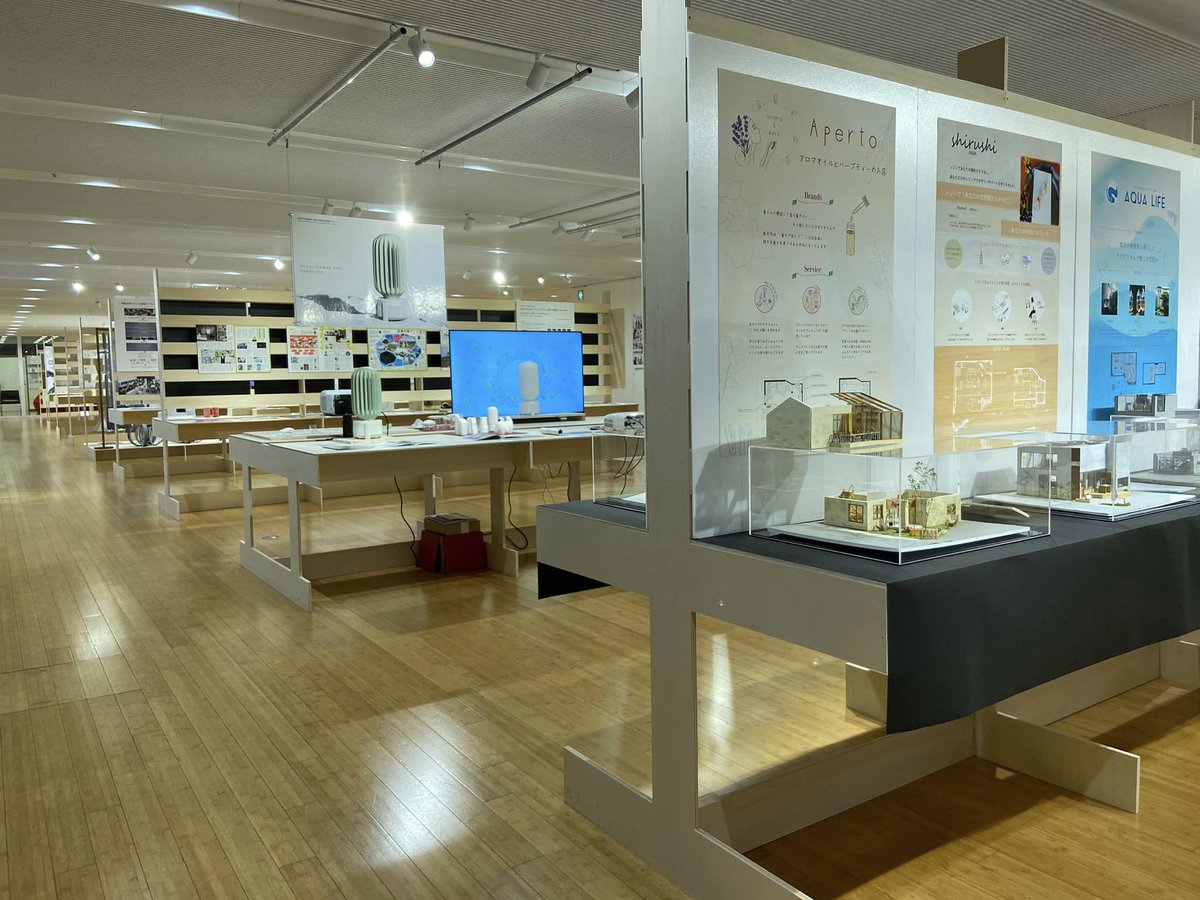 DesignHub_Tokyo's tweet photo. ＼ゼミ展2023、本日より開催！／
プロダクト・グラフィック・映像・伝統工芸・インテリア・情報デザイン・建築など、過去最多＆見ごたえ抜群の11のゼミが参加！
出展ゼミによるギャラリーツアー https://t.co/u0wi6XzJLK も開催決定！
AM11-PM7 2/12(金)まで毎日開場＆入場無料。お待ちしております。 https://t.co/rLkW7Tuu4R