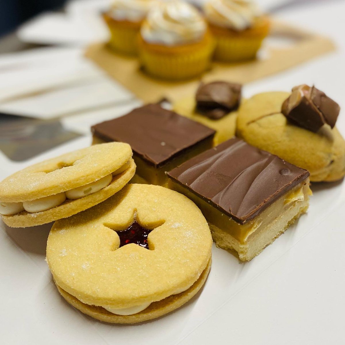badtemperdbaker's tweet photo. Up for grabs today! 
We’v completed all todays orders and have a few extra tasty treats. 
3 lemon curd cupcakes 
2 jammy dodgers 
2 caramel squares 
2 mars bar stuffed cookies 🍪 
Any 4 for £10 
Or get the lot for £20 😉 
#bakery #ballycastle #cakestogo https://t.co/OAb3GMV6Oa