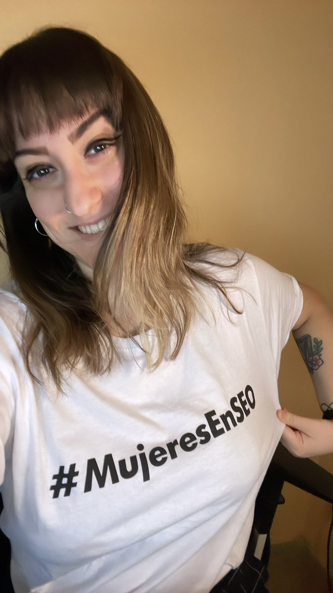 Me encanta lucir con orgullo esta camiseta en mis reuniones de trabajo. ¡Por más #MujeresEnSEO! 🙌 @mujeresenseo