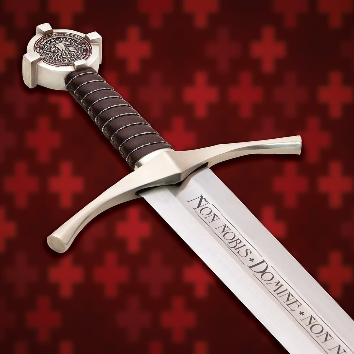 Accolade, #sword of The Knights Templar #swords #medieval #reenactors #carbonsteel #handforged #templarknight #medievalknights #templarcross #Knights #nonnobis #medievalworld #templarsword