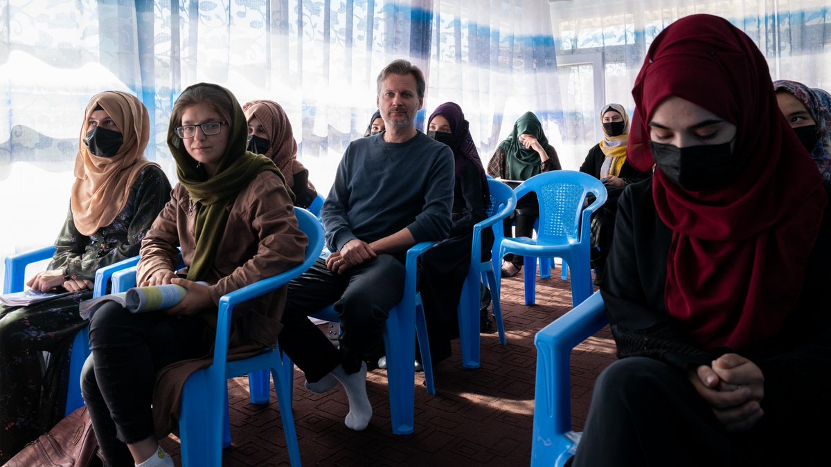 Onze man bij de Taliban - De Première

📺Op 22 januari is de 1e afl. van deze VPRO serie op tv 

Kijk dit met <a href="/haagschcollege/">Haagsch College</a> in het Paard en ga olv  <a href="/rietbergen/">Vincent Rietbergen</a> in gesprek met <a href="/ThomasErdbrink/">Thomas Erdbrink</a> en over zijn verblijf in Kabul. Mooie samenwerking met <a href="/vpro/">vpro</a>  

haagschcollege.nl/college/onzema…