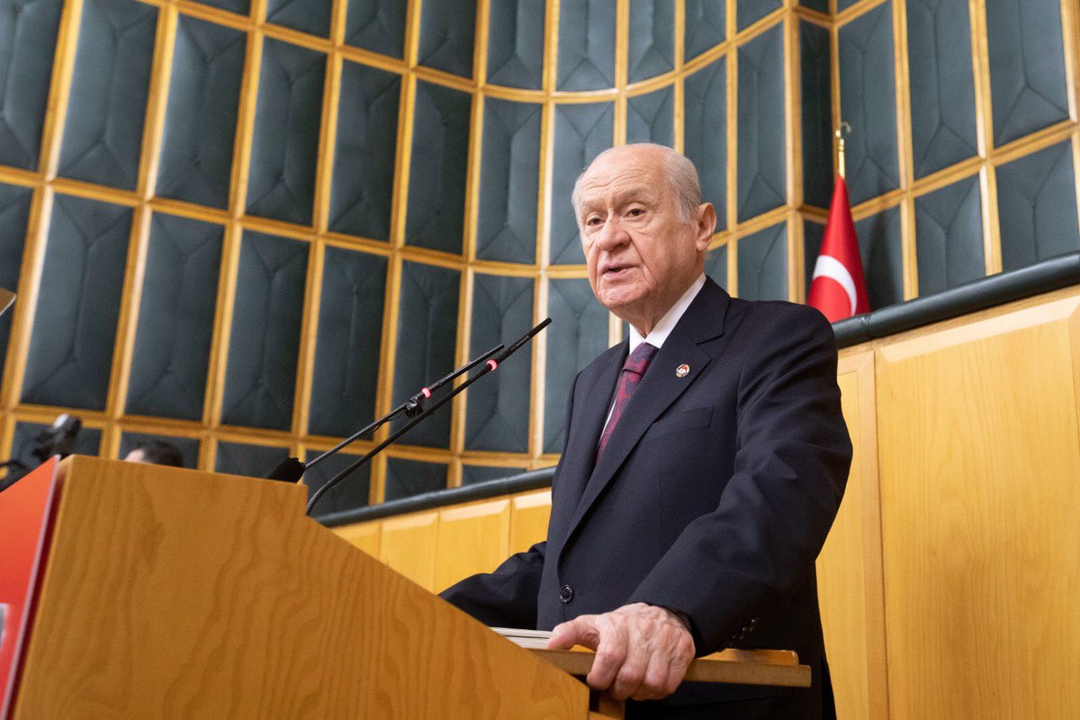 Fetöyle Pensilvanya’da işbirliği yapıp Türkiye’de Milliyetçi Hareket’in üzerine saldırmak isteyen kim varsa şerefsiz oğlu şerefsizdir.

Allah’ın izniyle muvaffak olamayacaklardır.
Oyuna gelmeyeceğiz, tuzağa düşmeyeceğiz.

Liderimiz Sayın Devlet Bahçeli