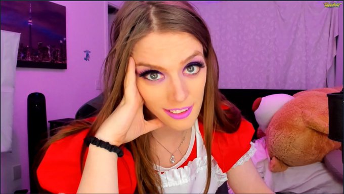 Here's a pic of me being cute to mix things up. https://t.co/UWxS6Mnm0A is still updating! More than